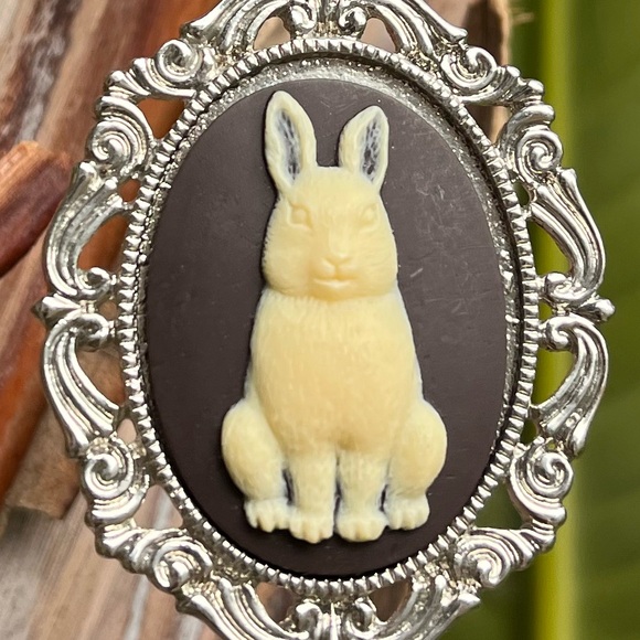 Rabbit 🐰🎩 Cameo Necklace Angry Bunny Victorian Pendant Goth Old-world Woodland - Picture 2 of 8